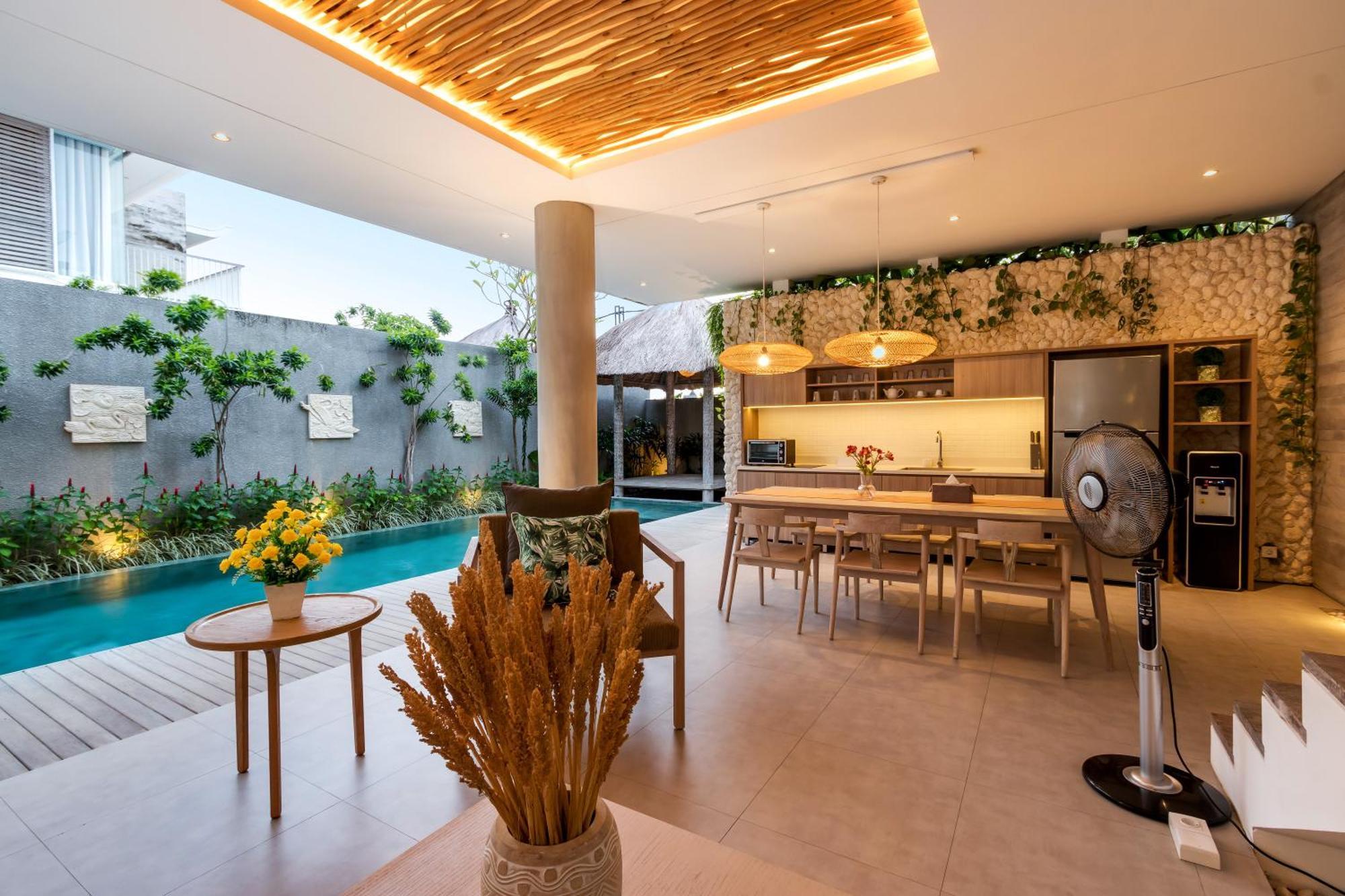 The Swan By Finder * Seminyak (Bali)